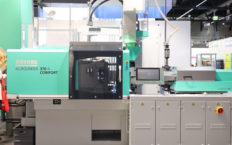 射出成型自動化應用示意